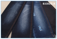 I jeans variopinti della parte allungano il tessuto del denim per le ghette scarne
