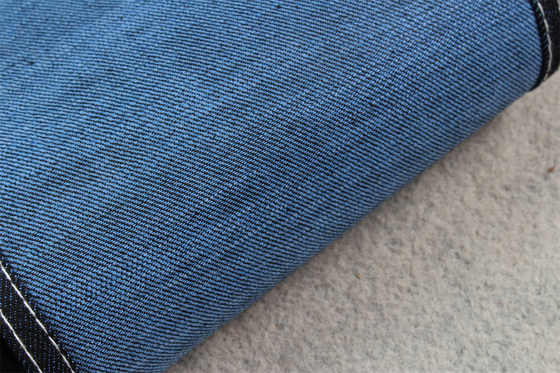 11 oz di stoffa blu di denim sul retro, con una crosshatch per jeans da uomo, colore blu nero di qualità.