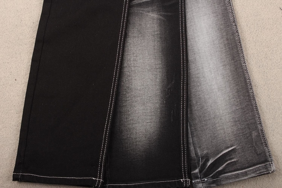 Fiore che stampa la mano di nero dello zolfo di colore che ritiene il tessuto molle del denim
